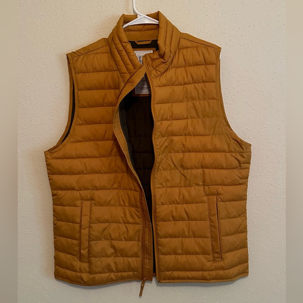 NWOT GAP Factory Cold Control puffer vest, L